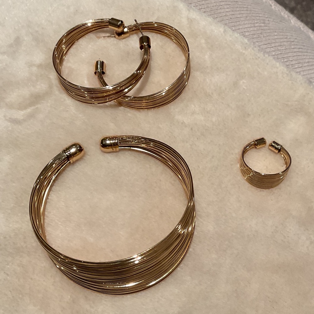 Elegant Gold Jewelry Set bracelets Earrings and Ring